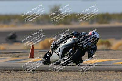 media/Dec-18-2022-SoCal Trackdays (Sun) [[8099a50955]]/Turn 14 (940am)/